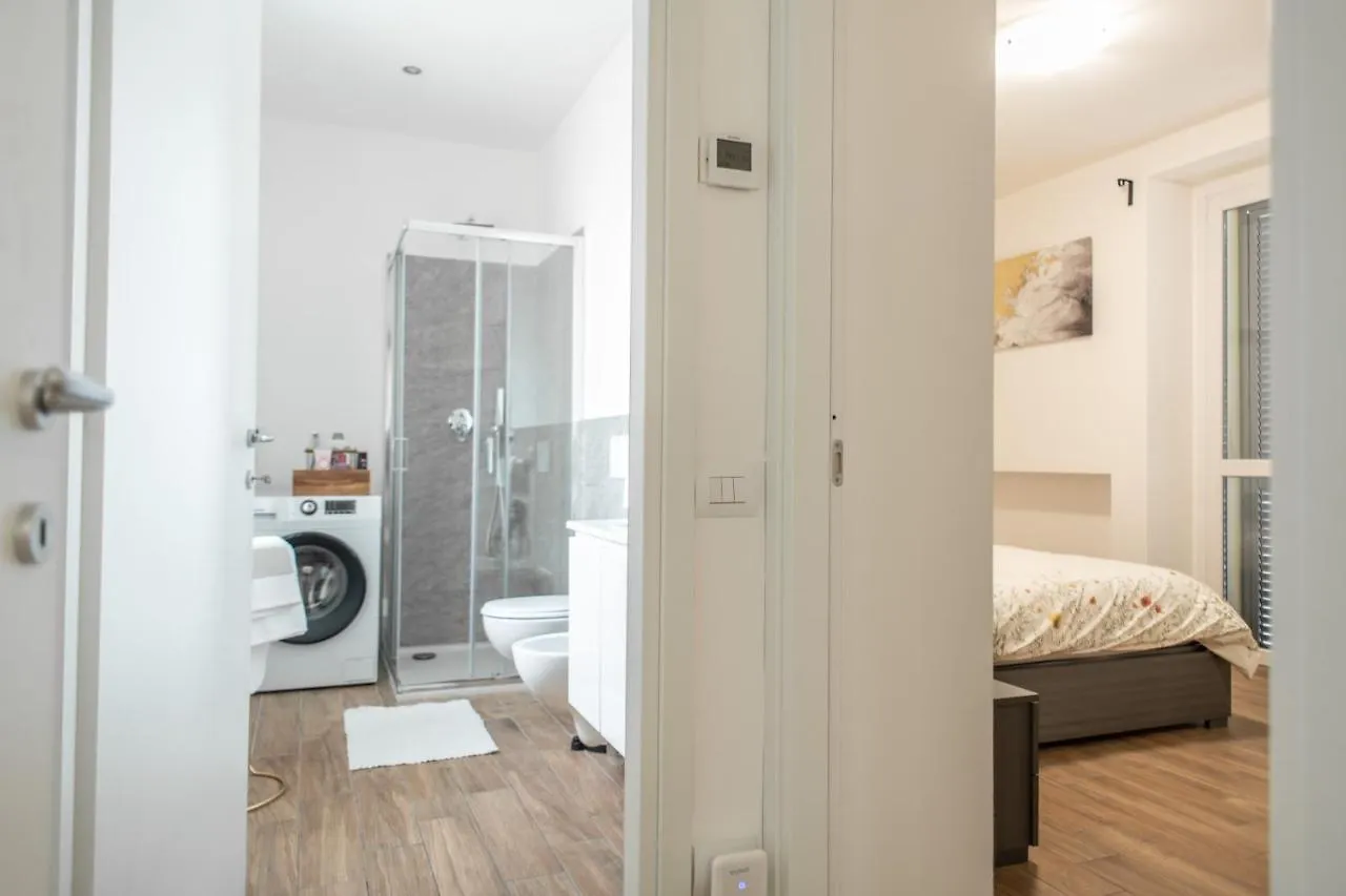 Apartment Lora Apartment,Free Private Parking, Self Check In,1 Como