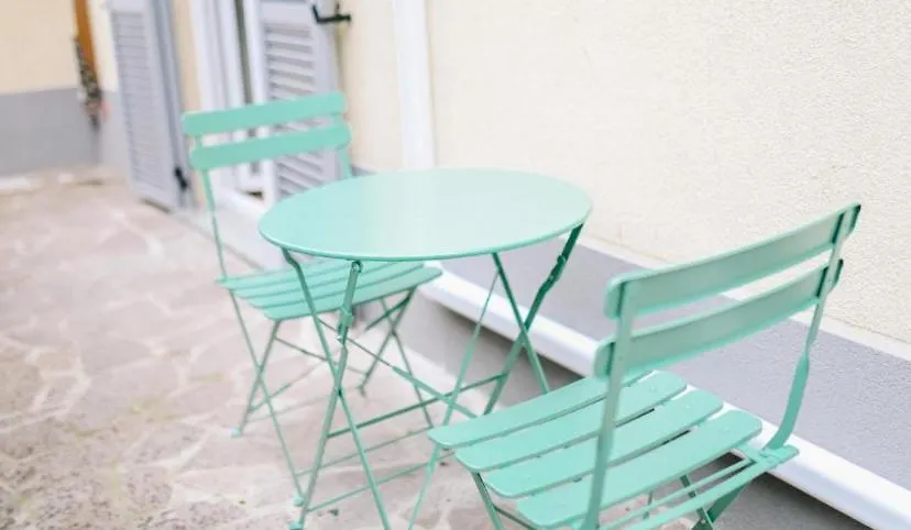 Lora Apartment,Free Private Parking, Self Check In,1 Como Apartment